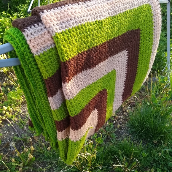 Handmade quilt - Picture 3 of 3